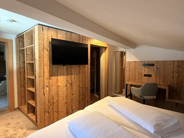 Apartment 6   