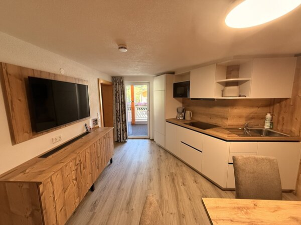 Apartment 6   