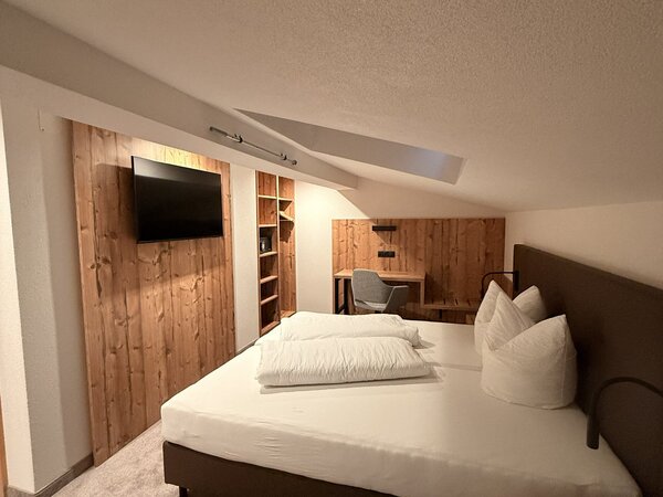 Apartment 6   